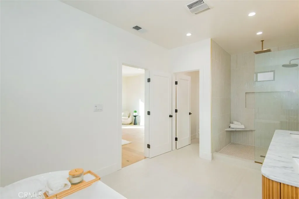 323 S Orange Drive, Los Angeles, California 90036 home-pic-33