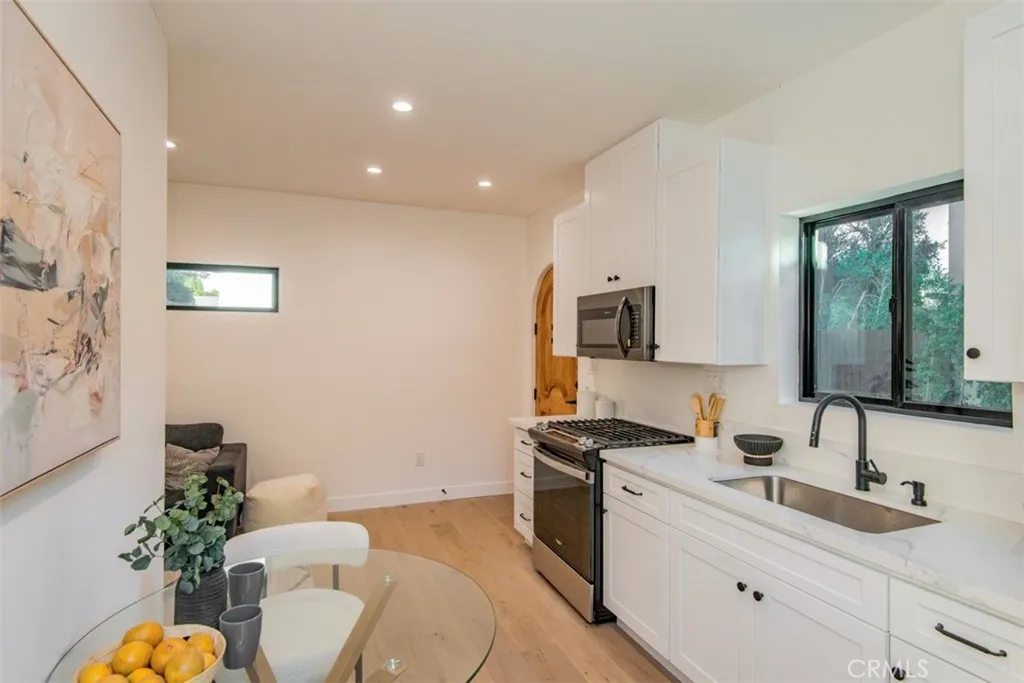 323 S Orange Drive, Los Angeles, California 90036 home-pic-48