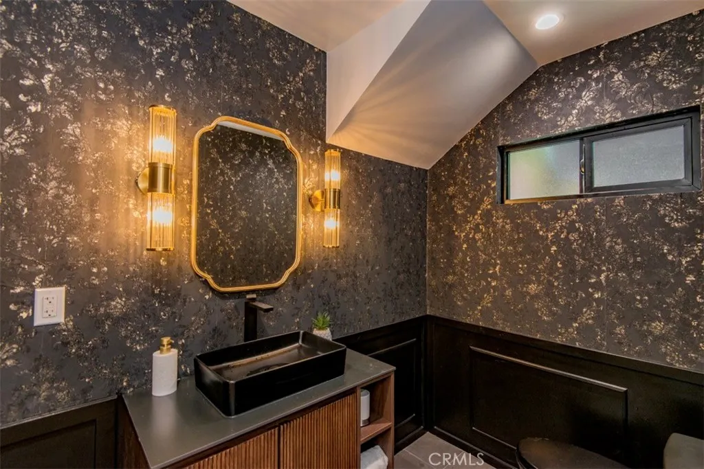 323 S Orange Drive, Los Angeles, California 90036 home-pic-18