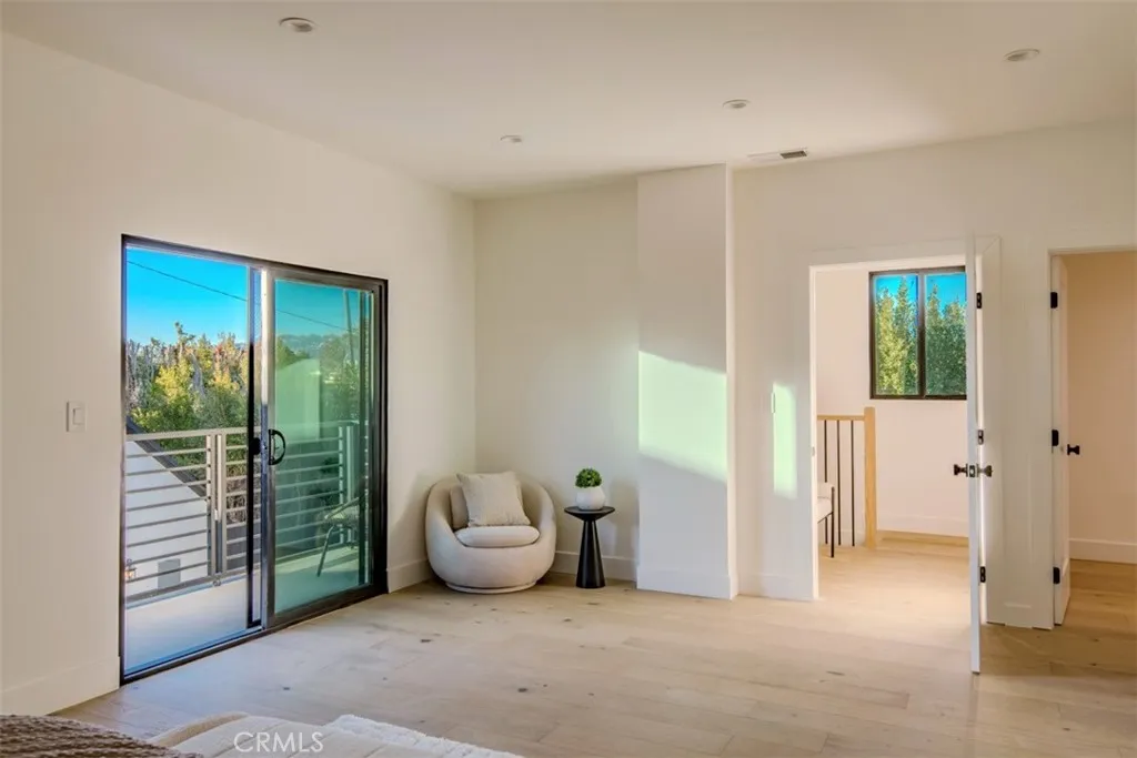 323 S Orange Drive, Los Angeles, California 90036 home-pic-26