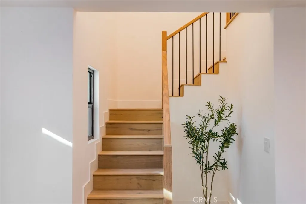 323 S Orange Drive, Los Angeles, California 90036 home-pic-19