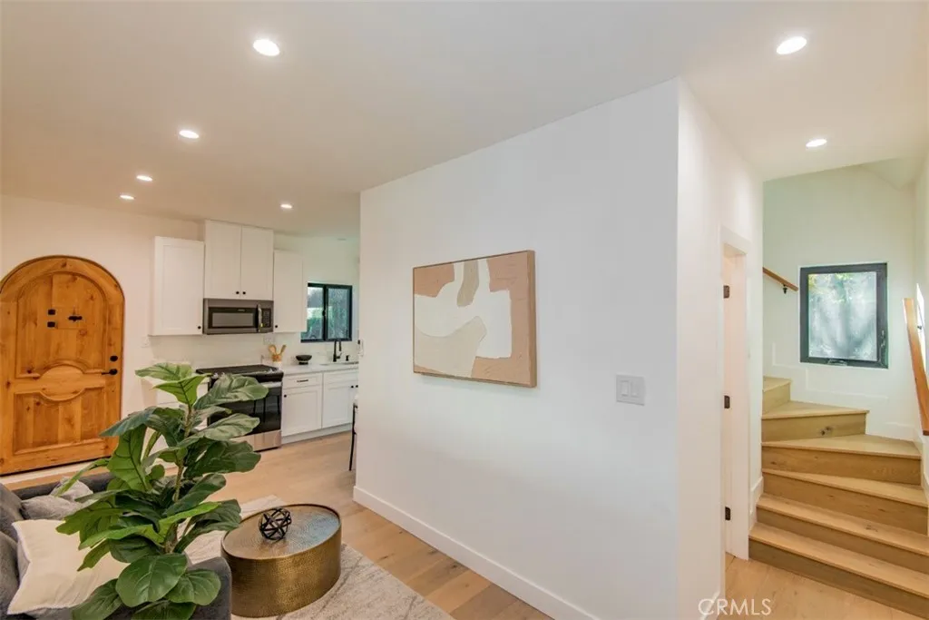 323 S Orange Drive, Los Angeles, California 90036 home-pic-45