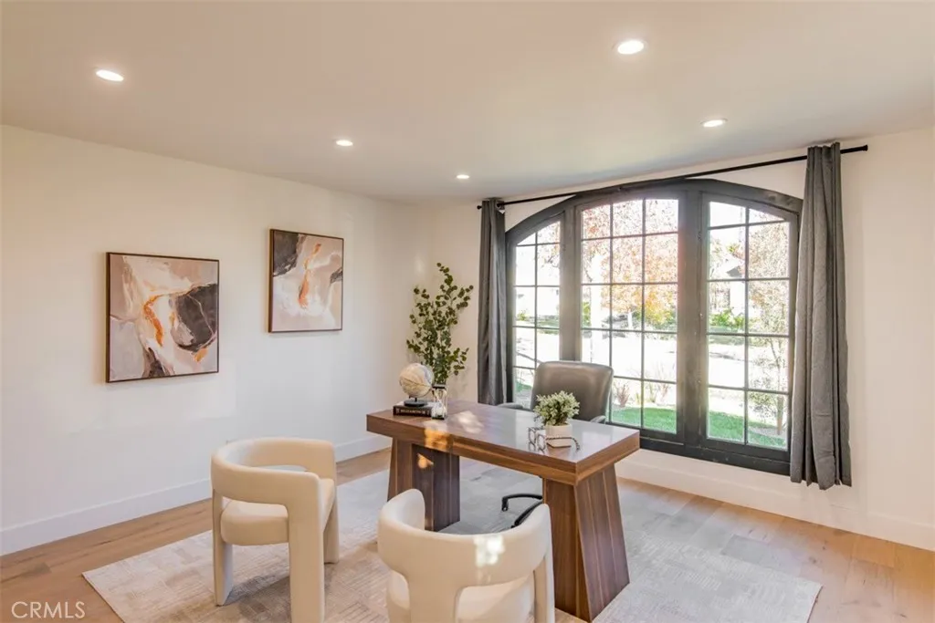 323 S Orange Drive, Los Angeles, California 90036 home-pic-40