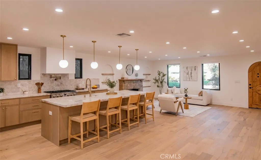 323 S Orange Drive, Los Angeles, California 90036 home-pic-9