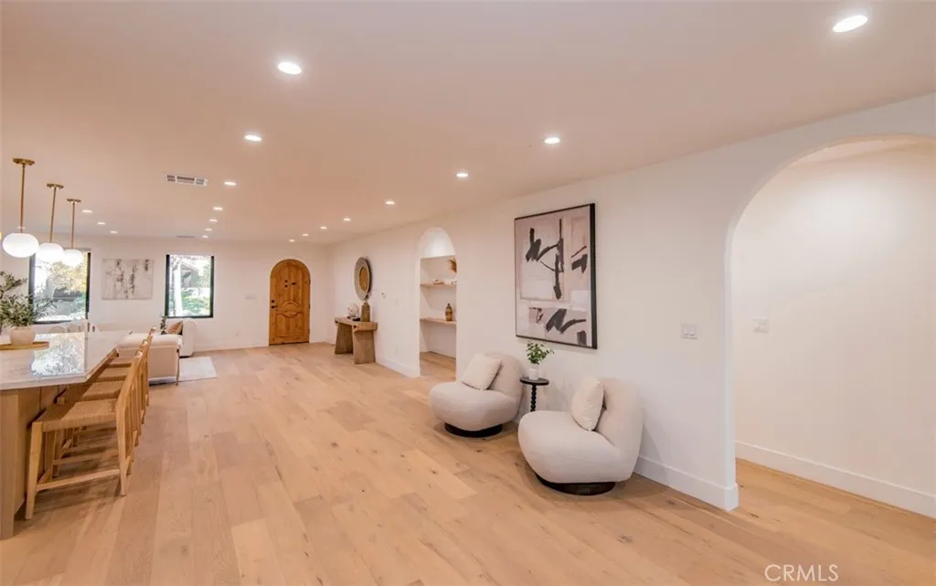 323 S Orange Drive, Los Angeles, California 90036 home-pic-14