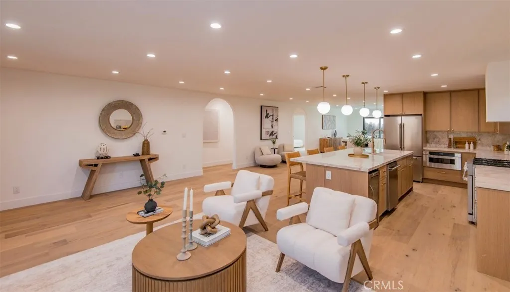 323 S Orange Drive, Los Angeles, California 90036 home-pic-11