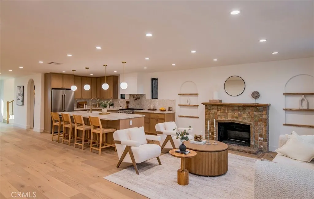 323 S Orange Drive, Los Angeles, California 90036 home-pic-7