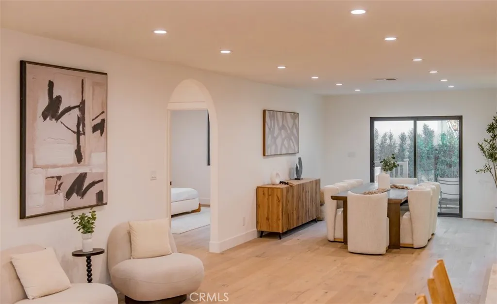 323 S Orange Drive, Los Angeles, California 90036 home-pic-15