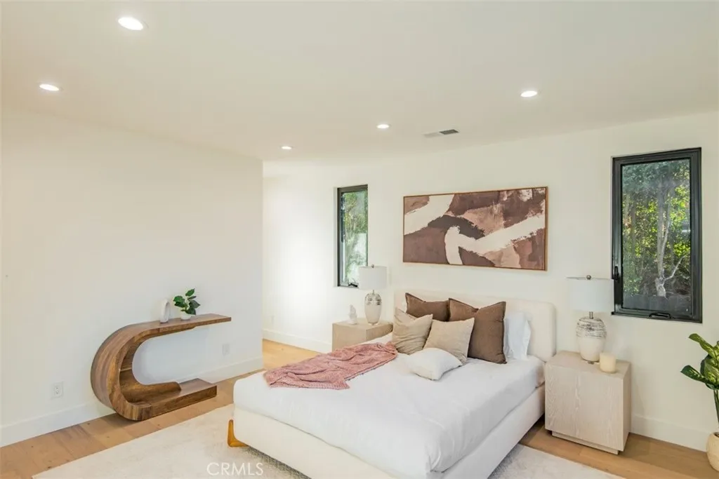 323 S Orange Drive, Los Angeles, California 90036 home-pic-36