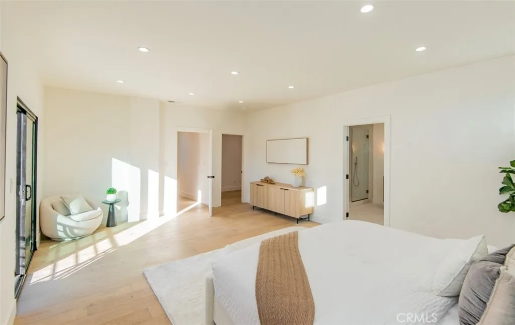 323 S Orange Drive, Los Angeles, California 90036 home-pic-23