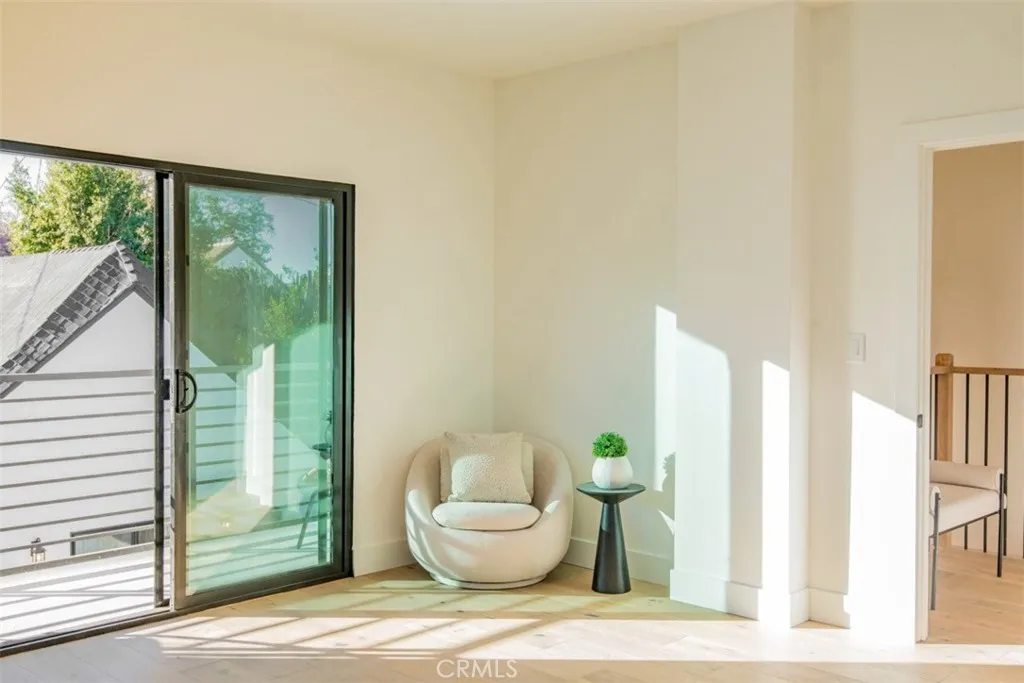 323 S Orange Drive, Los Angeles, California 90036 home-pic-27