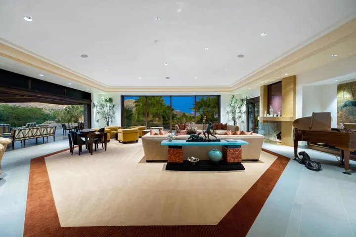 21-web-or-mls-CC_Lantana_OPMG_1223_021