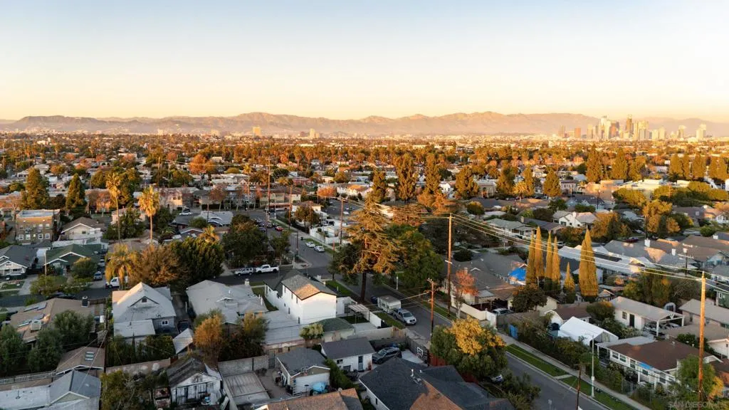 1900 W 41st St, Los Angeles, California 90062 home-pic-70