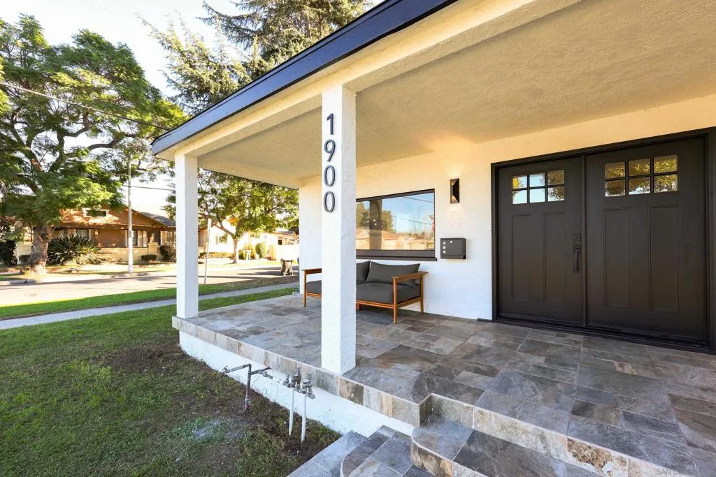 1900 W 41st St, Los Angeles, California 90062 home-pic-2