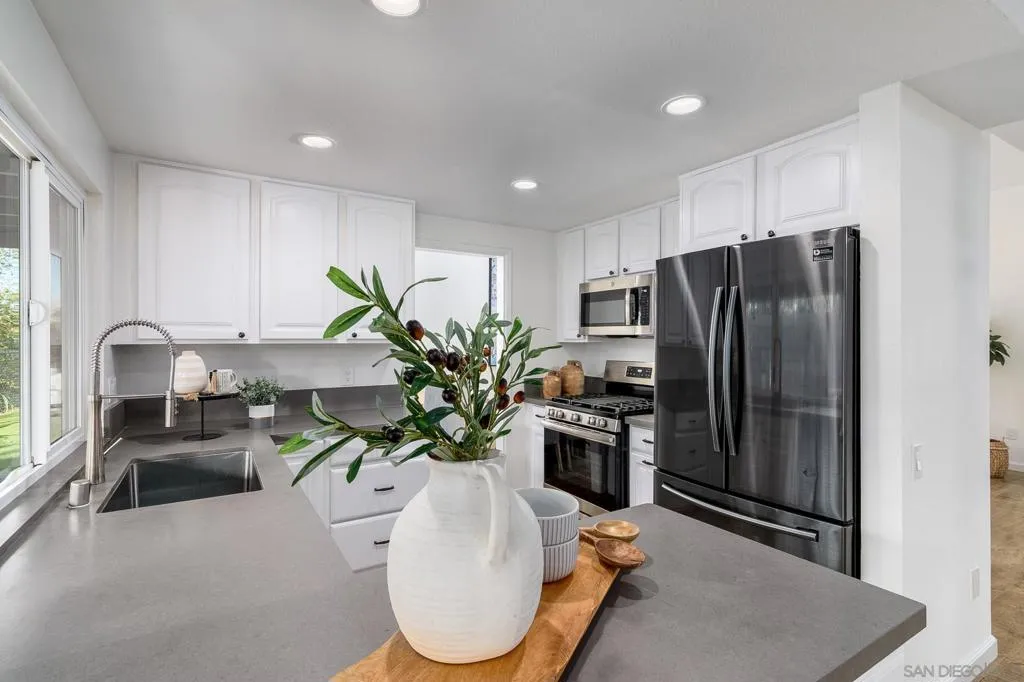 16556 Gabarda Rd, San Diego, California 92128 home-pic-14