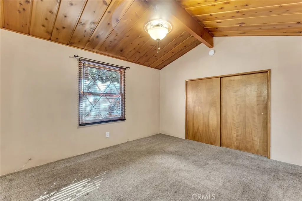 Primary Bedroom w/ closet