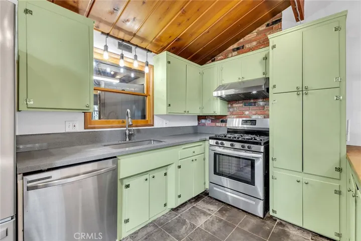 All the kitchen appliances were purchased in the last 2-3 years