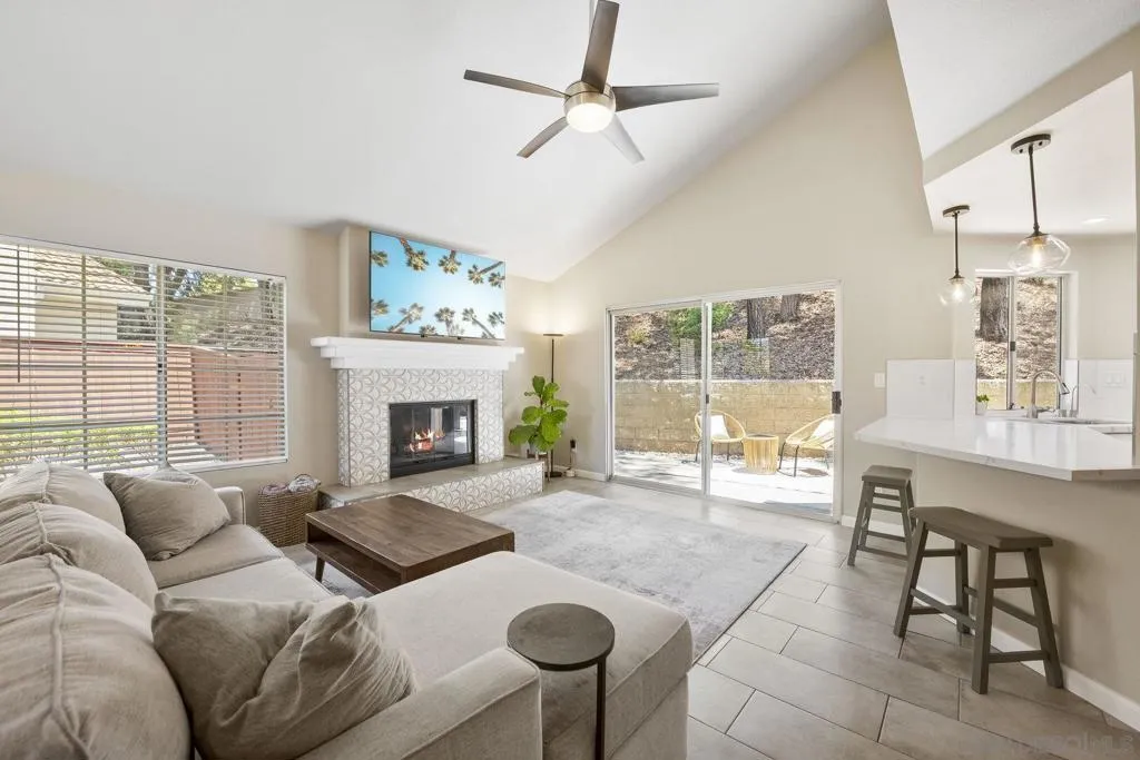 11781 Caminito De Las Missiones, San Diego, California 92128 home-pic-1