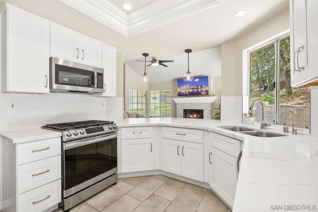 11781 Caminito De Las Missiones, San Diego, California 92128 home-pic-10