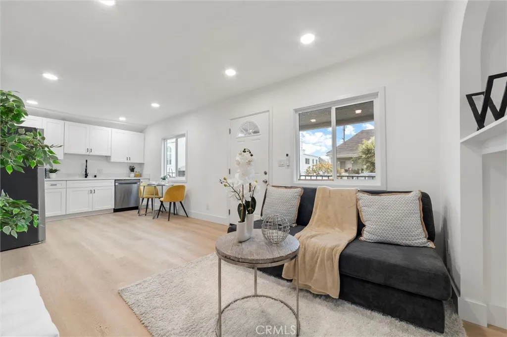 2315 Stanford Avenue, Los Angeles, California 90011 home-pic-1