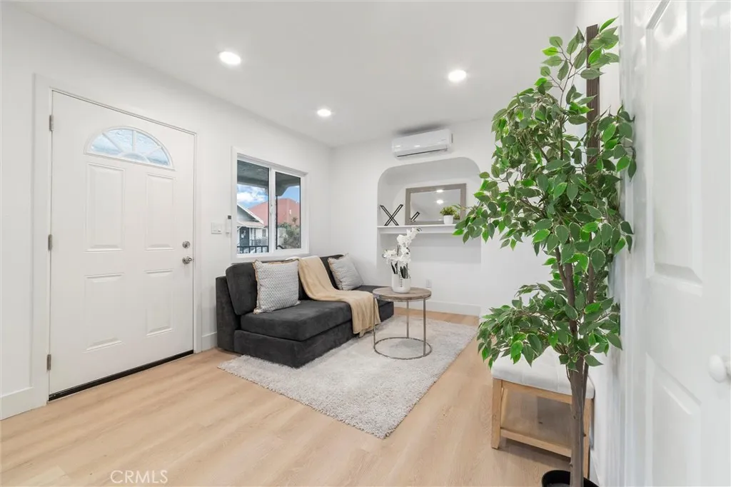 2315 Stanford Avenue, Los Angeles, California 90011 home-pic-3