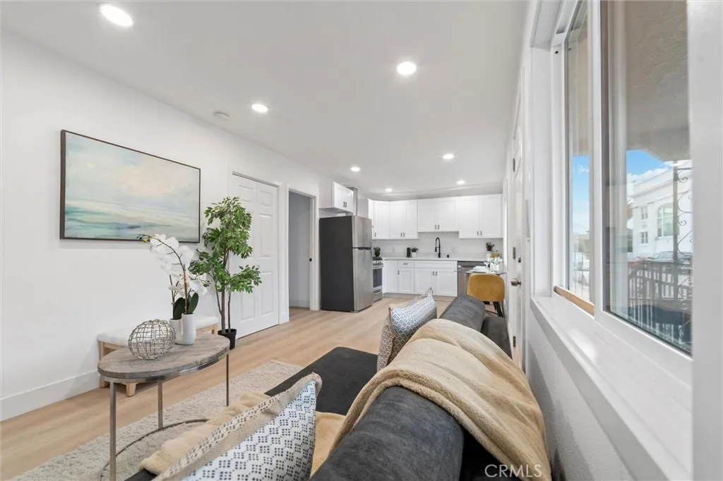 2315 Stanford Avenue, Los Angeles, California 90011 home-pic-2