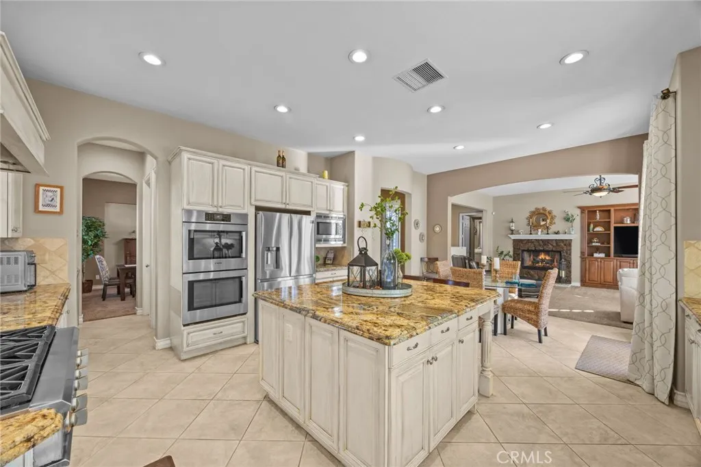 22349 Amber Eve Drive, Corona, California 92883 home-pic-12