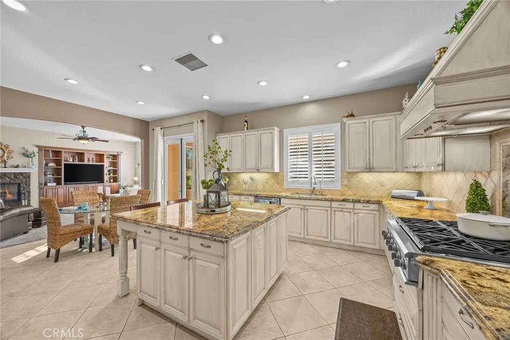 22349 Amber Eve Drive, Corona, California 92883 home-pic-14