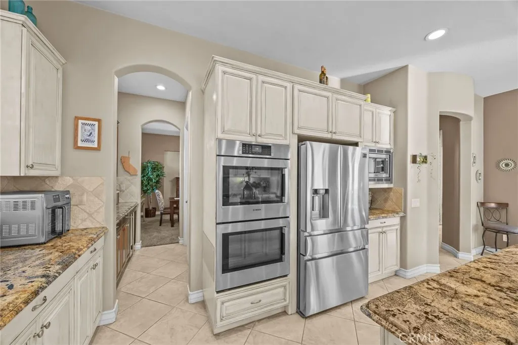 22349 Amber Eve Drive, Corona, California 92883 home-pic-18