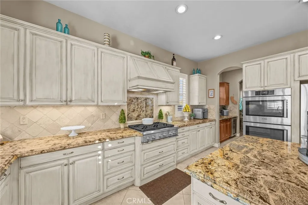 22349 Amber Eve Drive, Corona, California 92883 home-pic-17