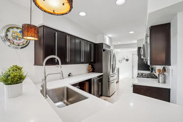 12-web-or-mls-Yucca Tree Dr-S3012-012