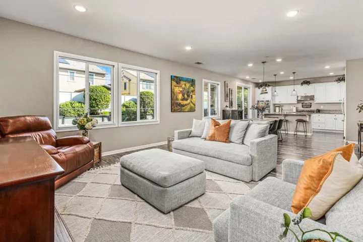 10664 Sandy Creek Drive, Santee, California 92071