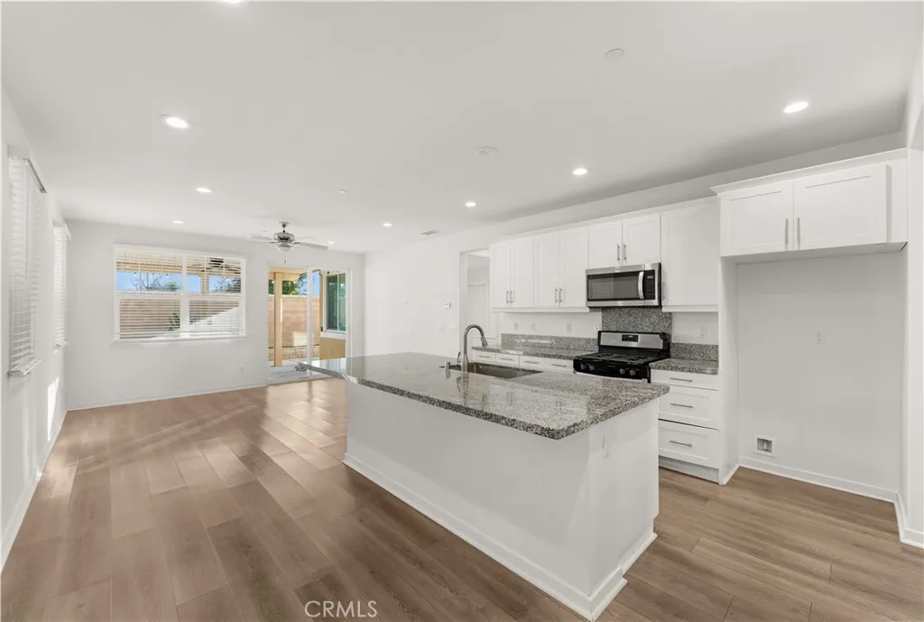 13873 La Pradera, Eastvale, California 92880 home-pic-4