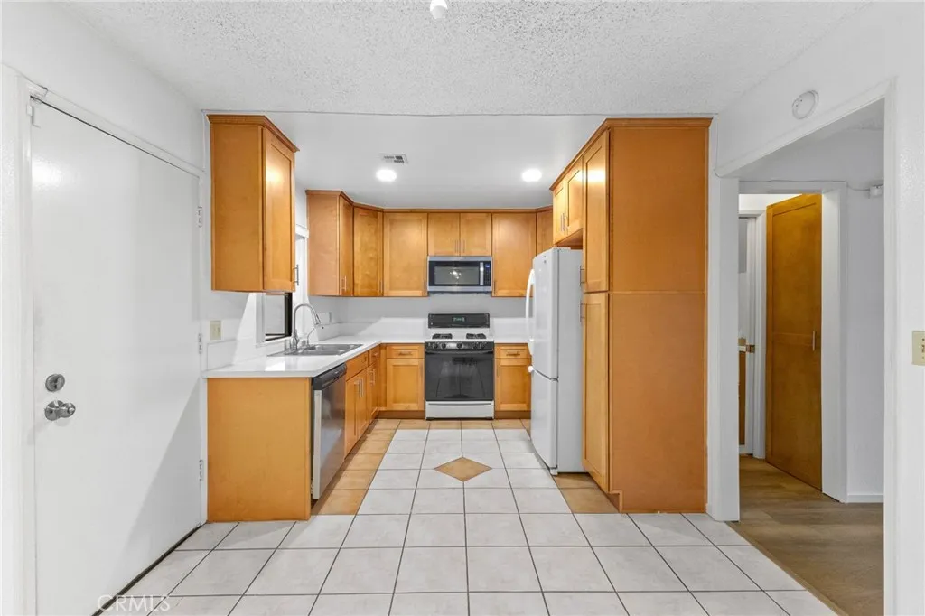 3913 Candlewood Street, Lakewood, California 90712 home-pic-22