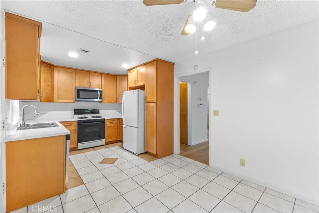 3913 Candlewood Street, Lakewood, California 90712 home-pic-23