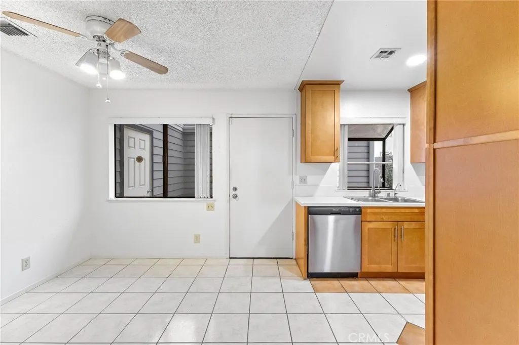 3913 Candlewood Street, Lakewood, California 90712 home-pic-16