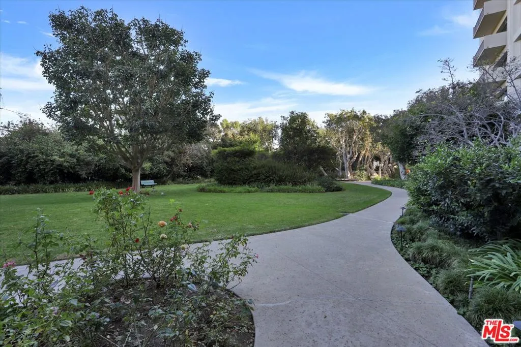 2160 Century Park East 1406, Los Angeles, California 90067 home-pic-15