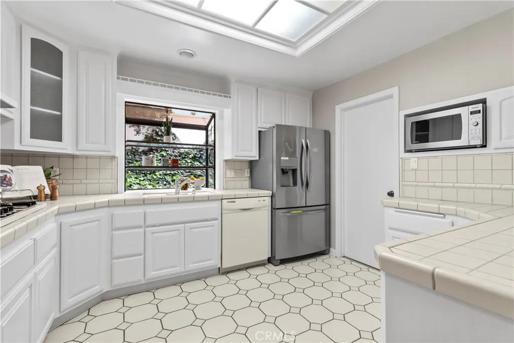 1940 Atlantida Drive, Hacienda Heights, California 91745 home-pic-7