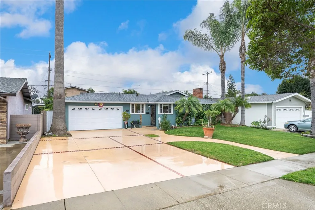 2136 W Clover, Anaheim, California 92801 home-pic-1