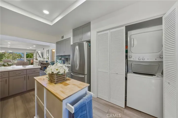 Comes with Stackable Washer Dryer