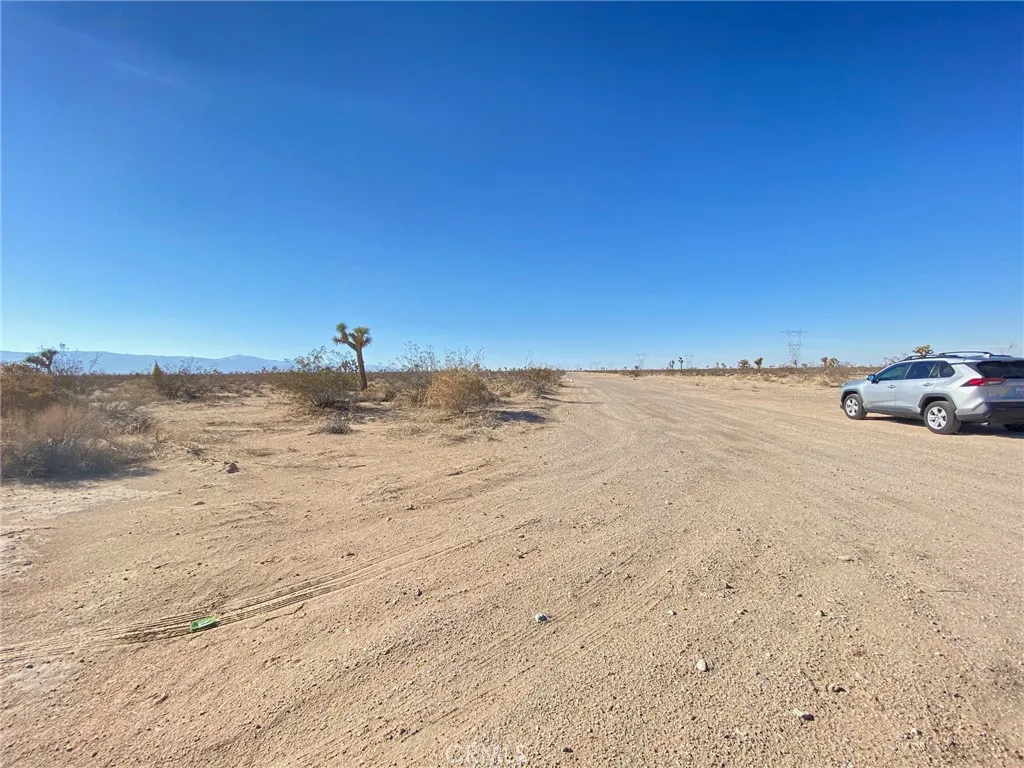 dirt road of extended West from existing Cassia Rd