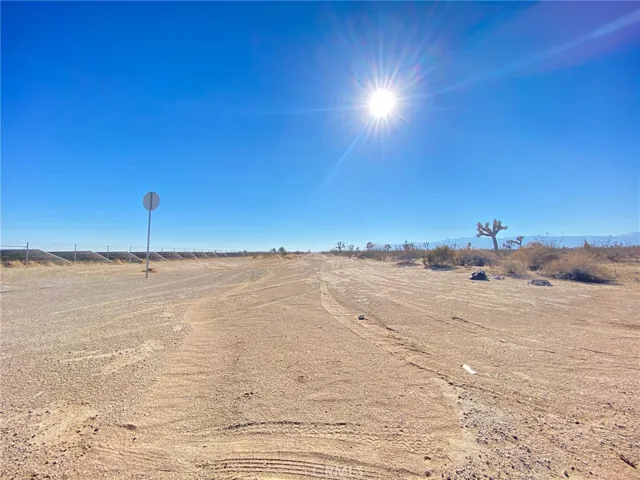 dirt road of Richardson Rd