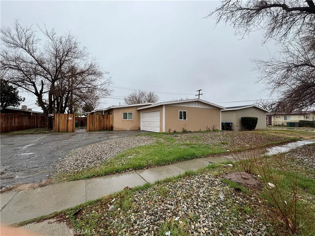 45414 Corkwood Avenue, Lancaster, California 93534 home-pic-1