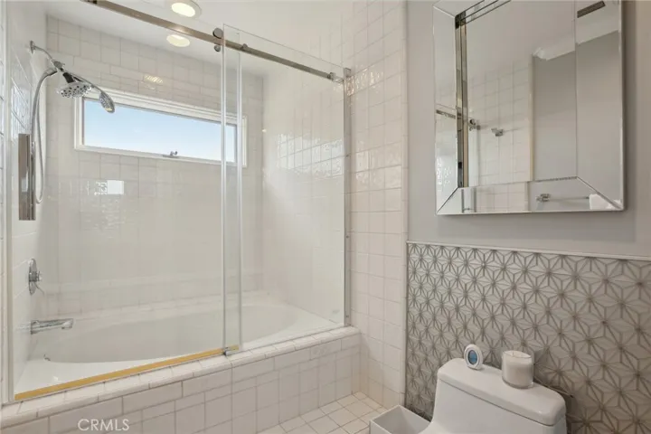 Main Floor Full Bathroom #1
