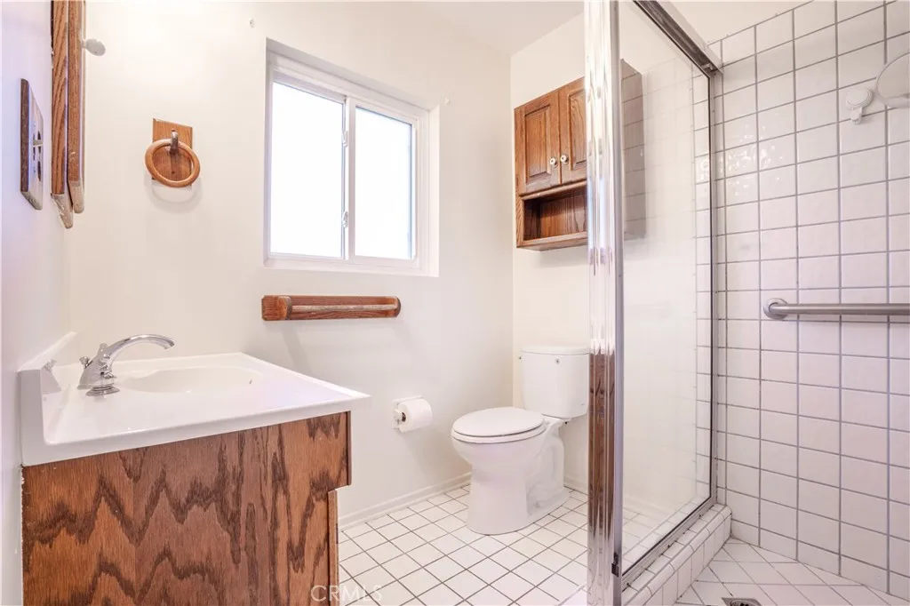 11018 Woodley, Granada Hills, California 91344 home-pic-15