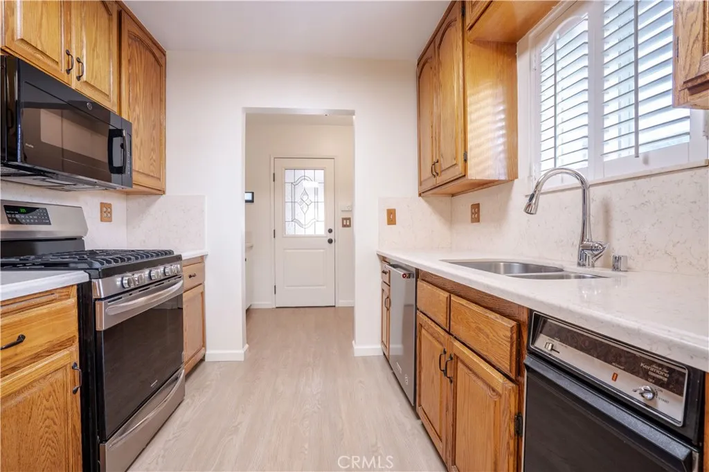 11018 Woodley, Granada Hills, California 91344 home-pic-11