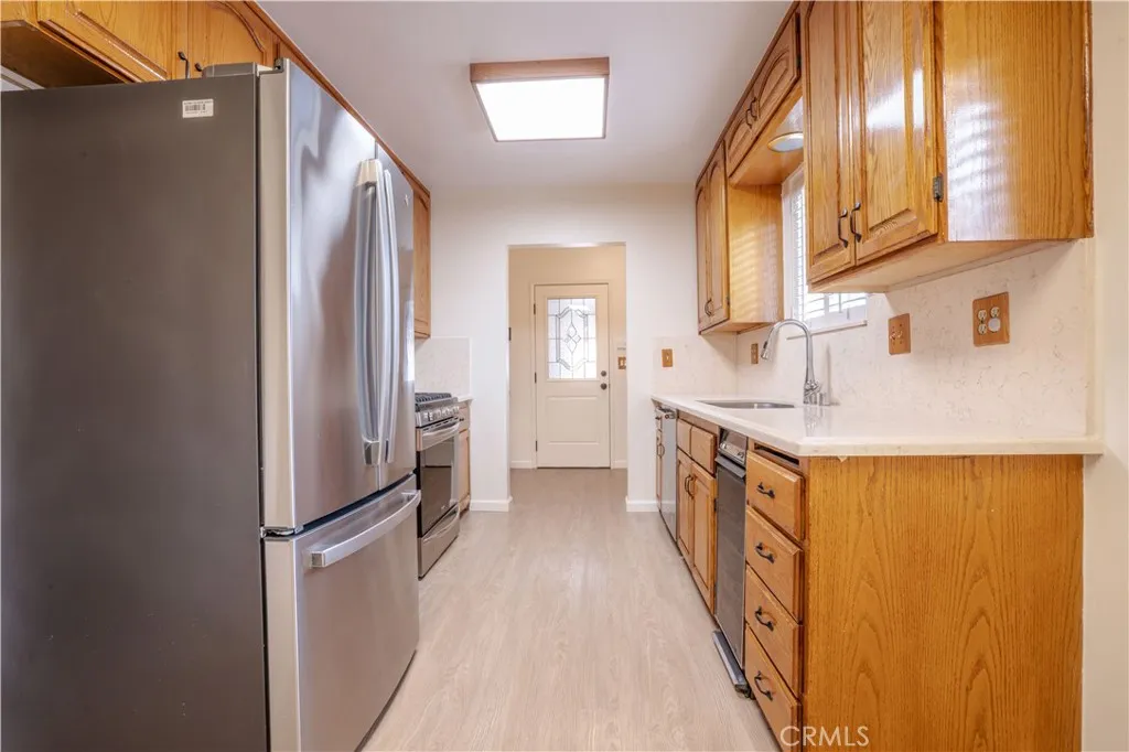 11018 Woodley, Granada Hills, California 91344 home-pic-10