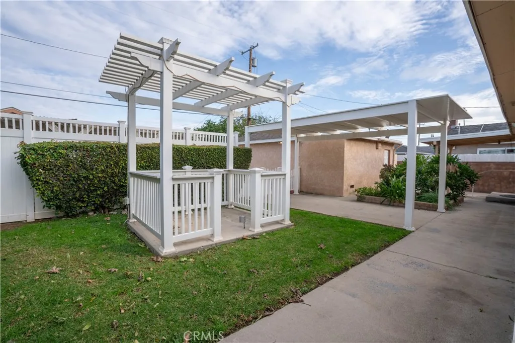 11018 Woodley, Granada Hills, California 91344 home-pic-32