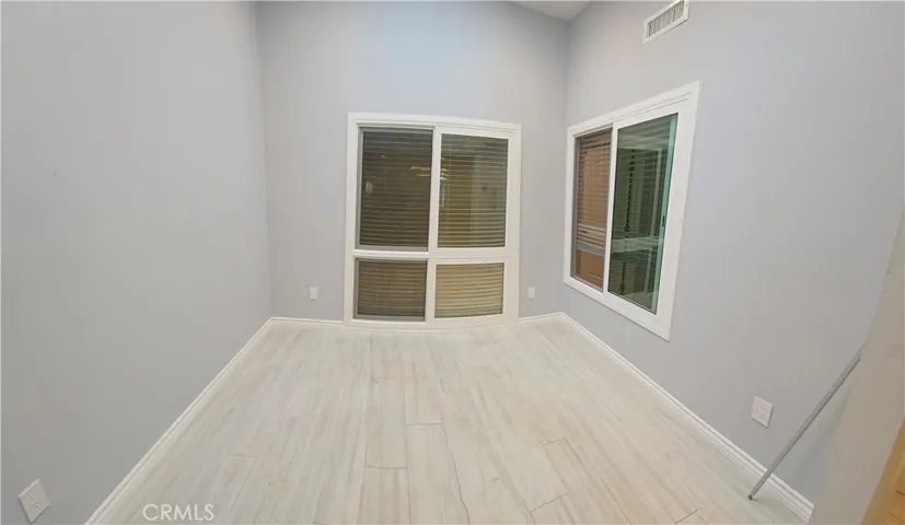 Enclosed den/atrium with dual skylights for lots of light