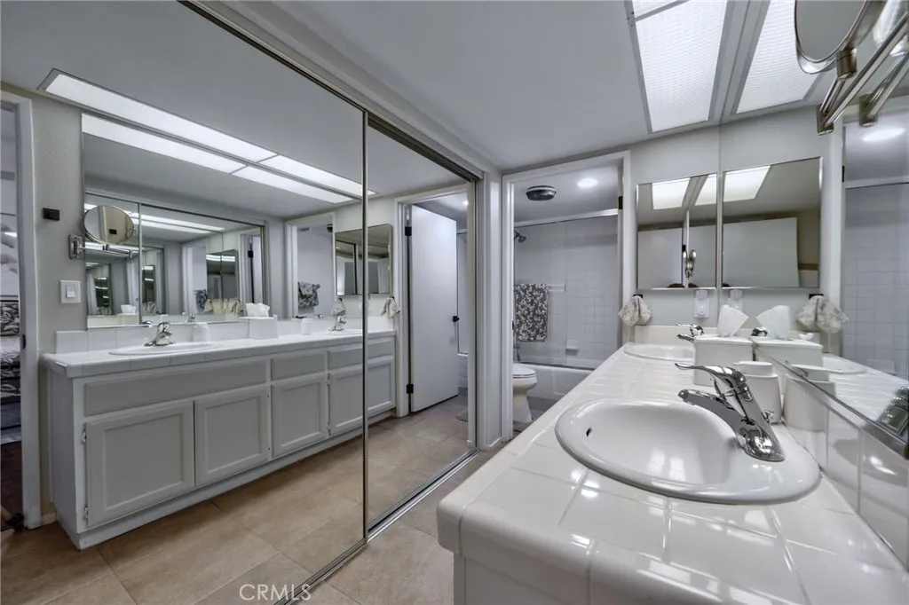 4249 Longridge Avenue, Studio City, California 91604 home-pic-17